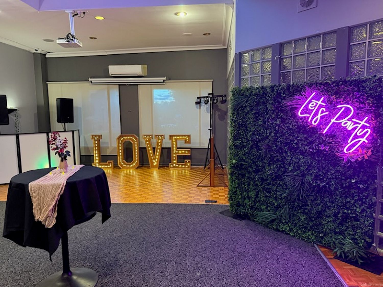 Ferntree Gully Hotel, Ferntree Gully, VIC. Venue photo #2