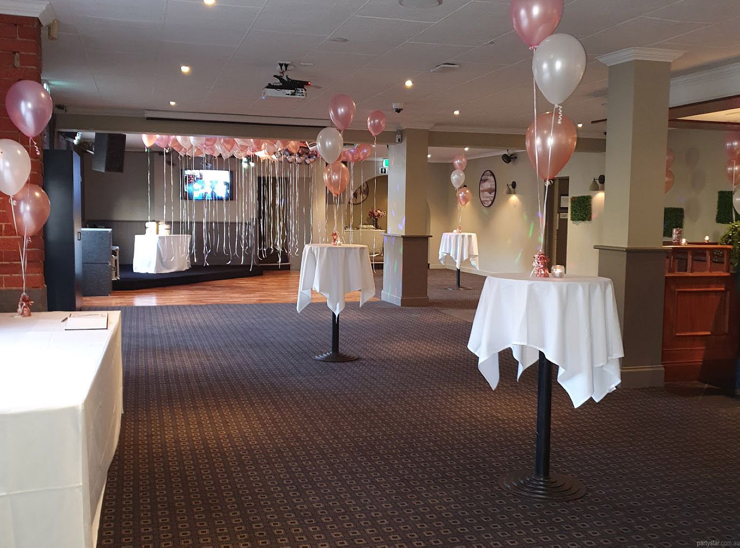 Ferntree Gully Hotel, Ferntree Gully, VIC. Venue photo #1